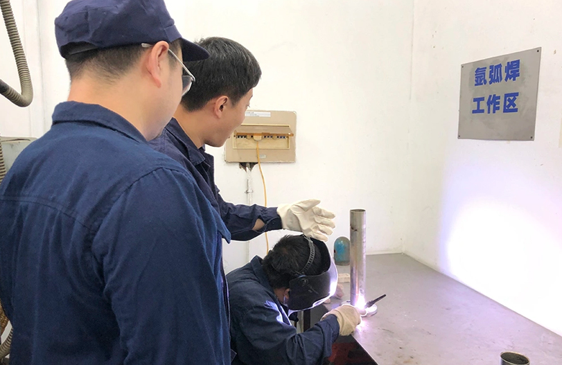 【师带徒活动】“师带徒促成长 凝聚企业正能量”系列报道之yl23411永利六厂“师带徒”活动